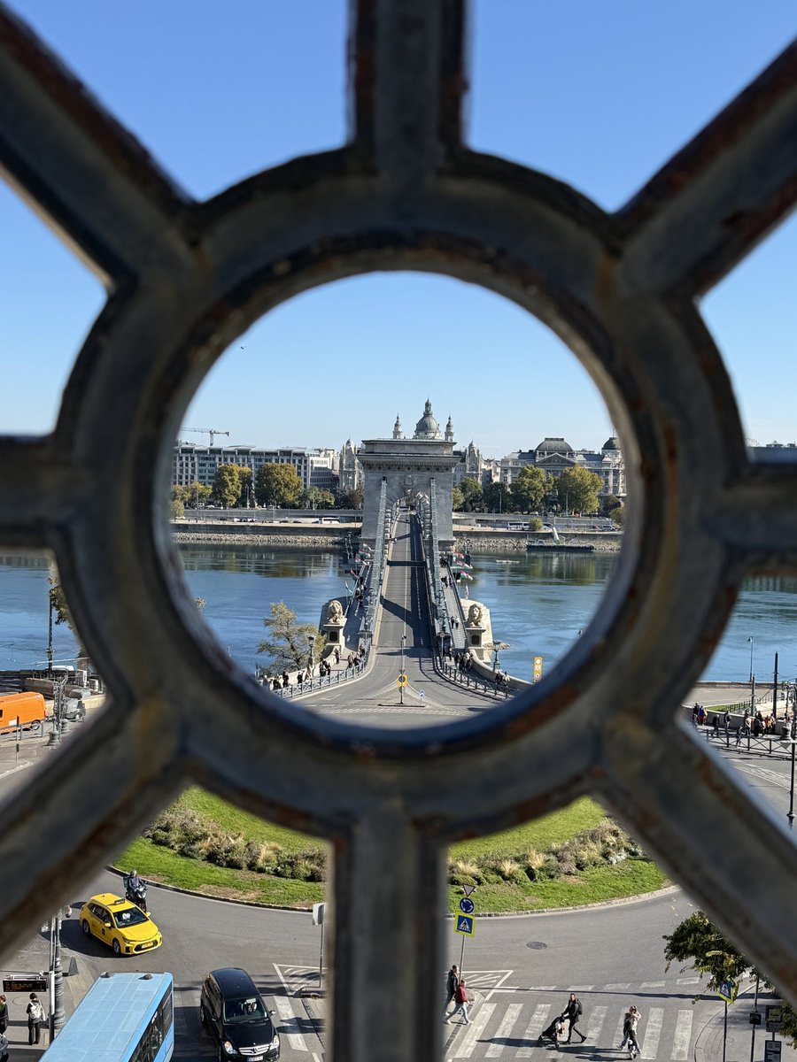 LetsGoKayaking's tweet photo. Framing. Chain Bridge.  Budapest https://t.co/T4VWIT7jpt