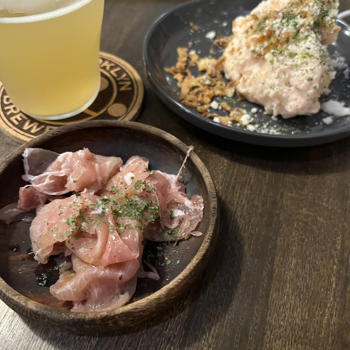 tazu_'s tweet photo. 🍺グッズがあまりにスムーズで、目当てのビアバーに着くのが早くて、軽めのを3種類飲んでライブ後に行きたい店の場所を確認して会場入り。ここが来年のツアー初日の会場ってことですね！
#アイナ神戸
#アイナと羊 https://t.co/Kk4NIfaz10