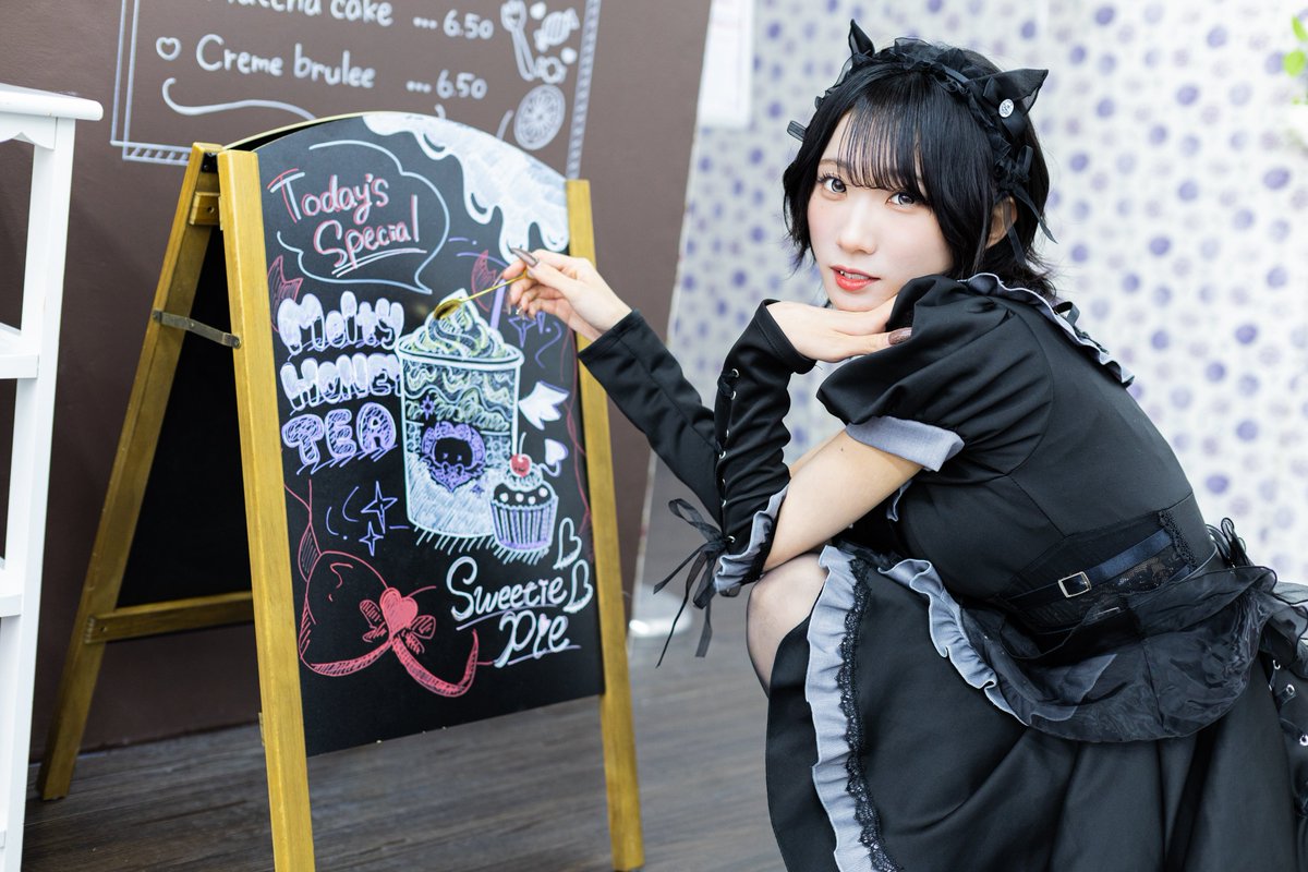 bb9kgnm's tweet photo. 26.10.24  ハルカナハロウィン撮影会
@ スタジオリリス・サキュパス
 
遥か、彼方。
山下 千晶💜③

黒猫メイドさん開店準備中〜♫🥤🧁

 #ハルカナ 
 #山下千晶 
 #ちゃきふぉと https://t.co/4nx0FK0F4o