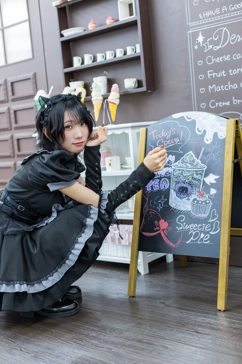 bb9kgnm's tweet photo. 26.10.24  ハルカナハロウィン撮影会
@ スタジオリリス・サキュパス
 
遥か、彼方。
山下 千晶💜③

黒猫メイドさん開店準備中〜♫🥤🧁

 #ハルカナ 
 #山下千晶 
 #ちゃきふぉと https://t.co/4nx0FK0F4o