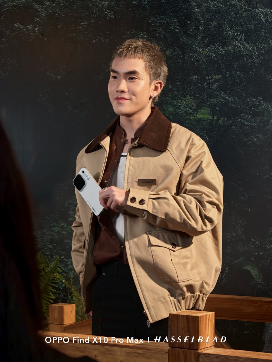 OPPOThailand's tweet photo. ไปกันต่อกับ "PUN" with OPPO Find X10 Pro Max สีขาว Luna White 🤍✨

#OPPOFindX10SeriesTH
#OPPOFindX10SeriesTHxPUN
#กล้องHasselbladสีสันสมจริง
#เก็บภาพอย่างที่เห็น
#oppothailand https://t.co/H2mNGduO6X