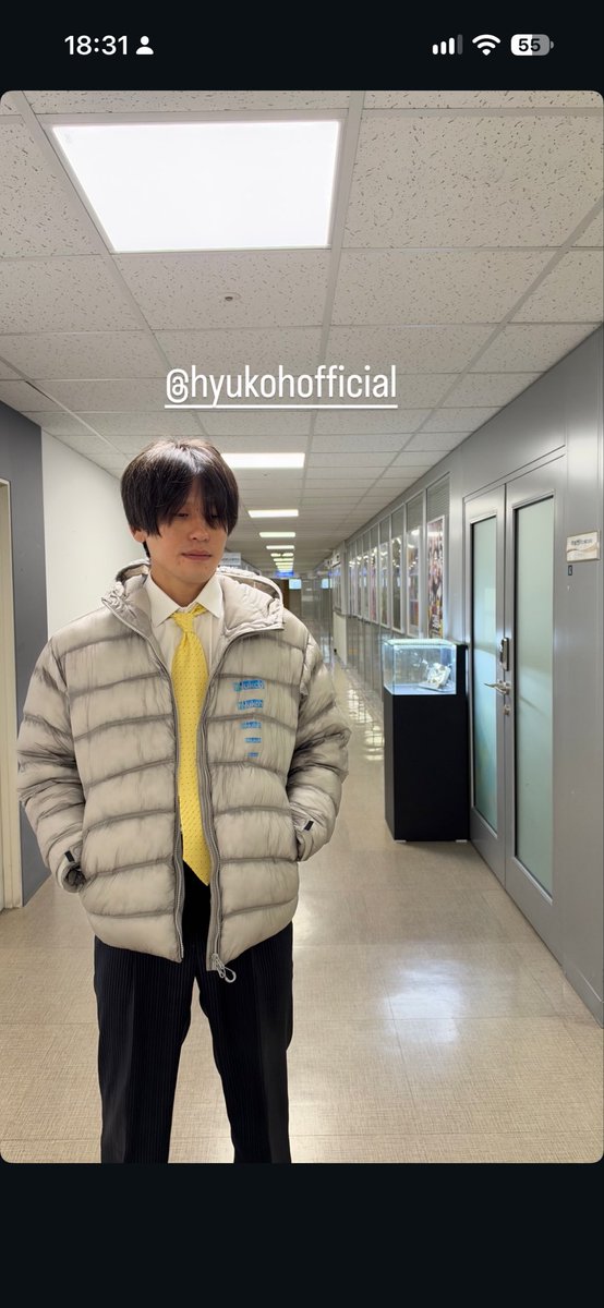 0nlypersueBT's tweet photo. 아니저노란색넥타이뭐야되게당황스럽네 https://t.co/rKXu3nbdlF