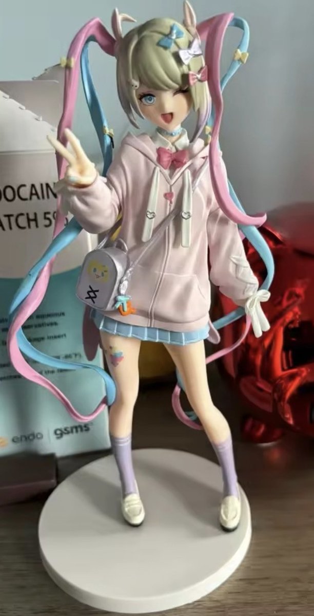 cosmicallylarge's tweet photo. i ordered her im so happy!! i dont have enough money for something thats not a bootleg but shes still super cute https://t.co/Swr0XF0WCX