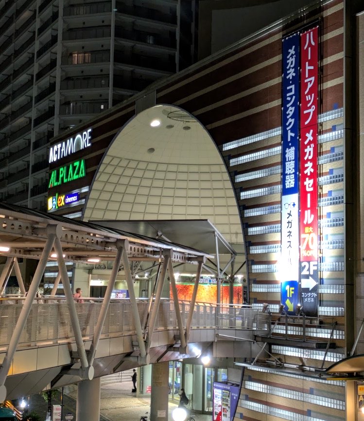 ROMIHIP's tweet photo. 昨日今日で、高槻と茨木周辺の商業施設を巡りました。
高槻では、アクトアモーレ、阪急、松坂屋、グリーンプラザたかつき1号館と3号館。寂れ気味の施設があるなら過疎ってる街なの？と思ってたかは、人がものすごい多くてびっくりした！デパートも二箇所あるし、飲食店にも困らず嬉しい😆 https://t.co/V93uoIiZIK