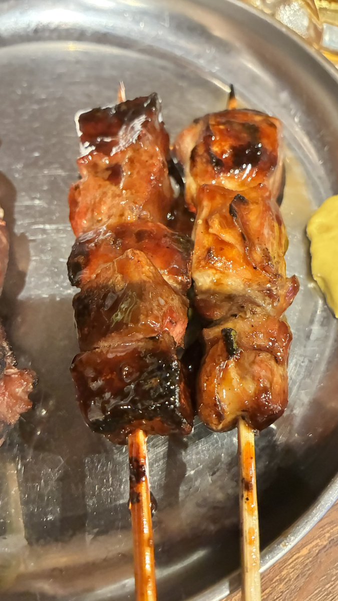 tokyoaloha's tweet photo. 今宵は紅とんさん‼️
ハラミ、レバー、ハツ、鶏もも串✨✨
火曜日もお疲れ様です🙇‍♂️
生ビールで皆さま乾杯🍻です😋 https://t.co/IUXHIKe9Xn