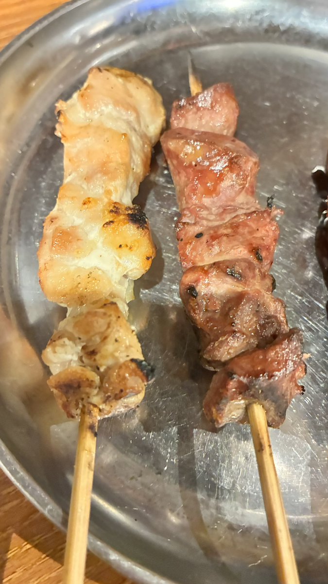 tokyoaloha's tweet photo. 今宵は紅とんさん‼️
ハラミ、レバー、ハツ、鶏もも串✨✨
火曜日もお疲れ様です🙇‍♂️
生ビールで皆さま乾杯🍻です😋 https://t.co/IUXHIKe9Xn