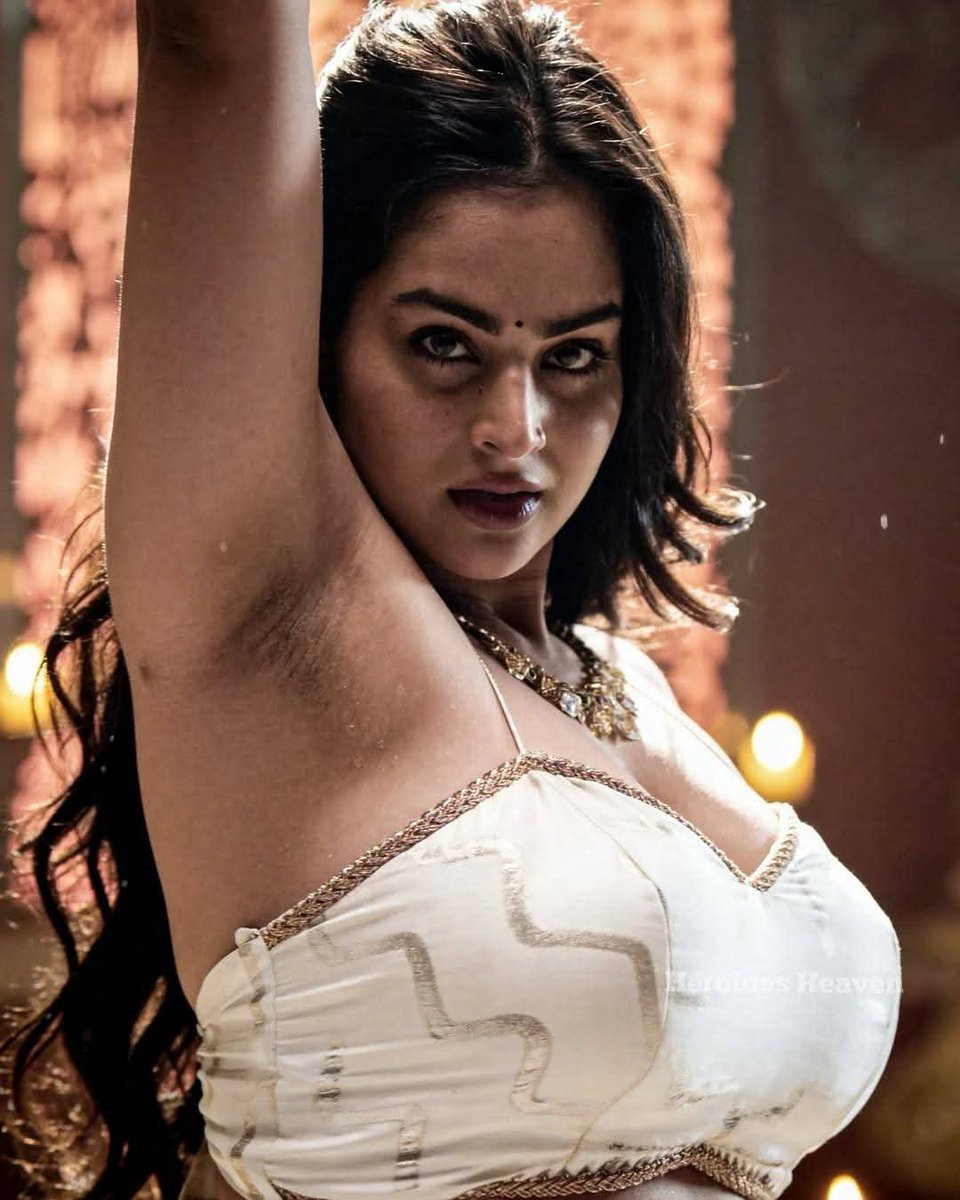 GuardianXl's tweet photo. Both are cows of their respective regions. I do love menakshi and some of her item songs, her tits are on par with ayesha but moral moral as an item is one of my favourite of all time. The way she turned into a pure cheap randi jiggling her tits and her entire body ahhh https://t.co/02WOsaKbFp