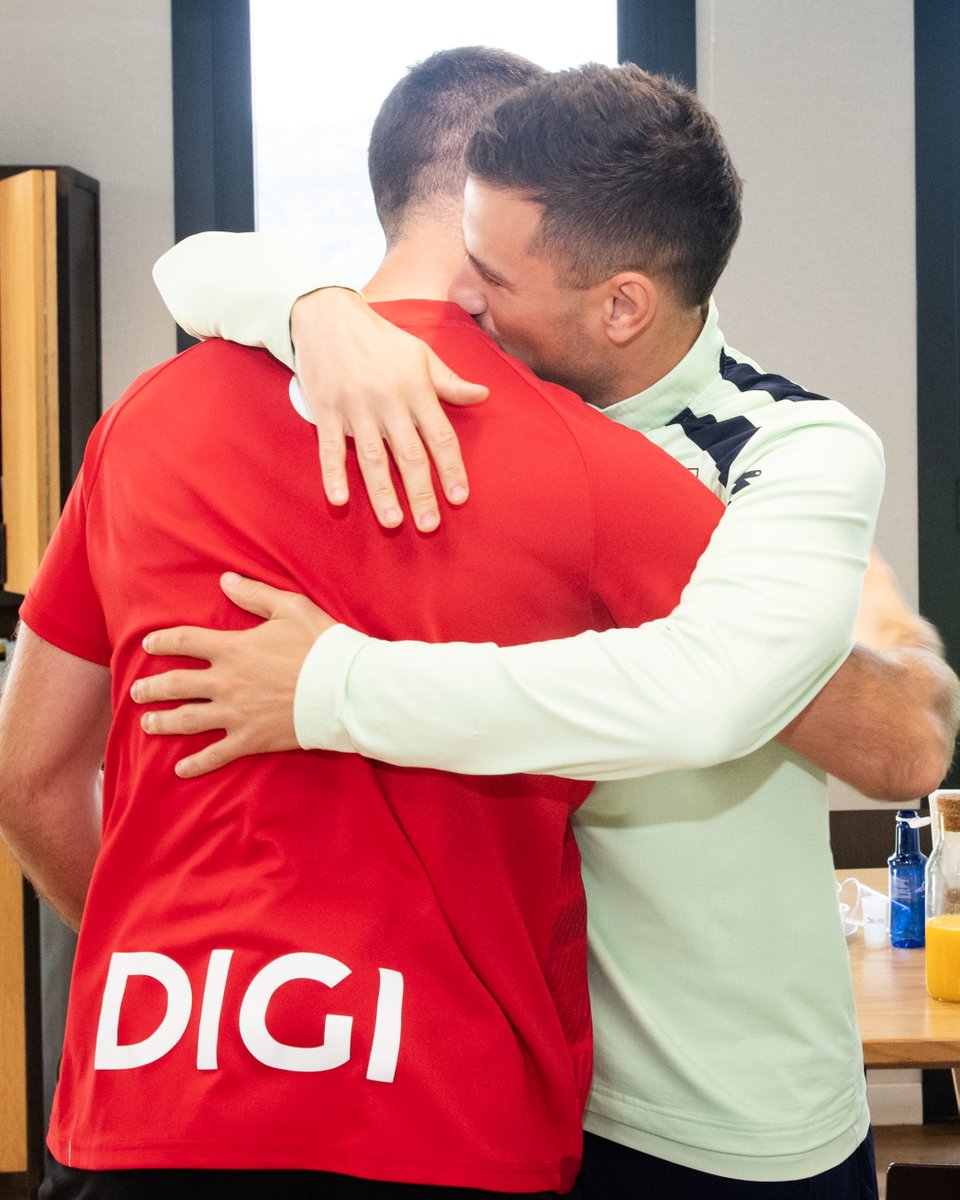 AthleticClub's tweet photo. ❤️ Tus raíces. Tu hogar. Tu familia, Unai. 

Maite zaitugu.

#UniqueInTheTeam #UniqueInTheWorld 🦁 https://t.co/97C3bJ2brO
