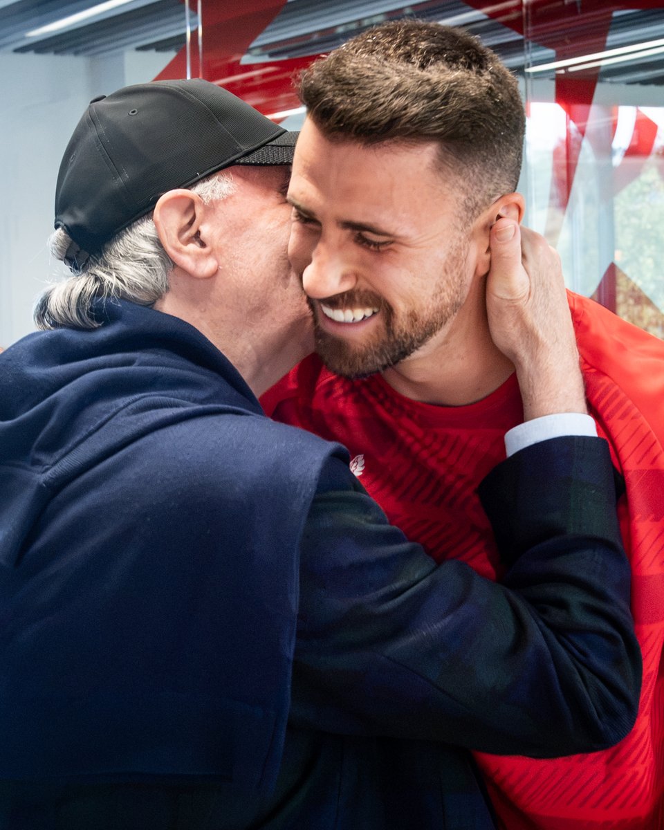 AthleticClub's tweet photo. ❤️ Tus raíces. Tu hogar. Tu familia, Unai. 

Maite zaitugu.

#UniqueInTheTeam #UniqueInTheWorld 🦁 https://t.co/97C3bJ2brO