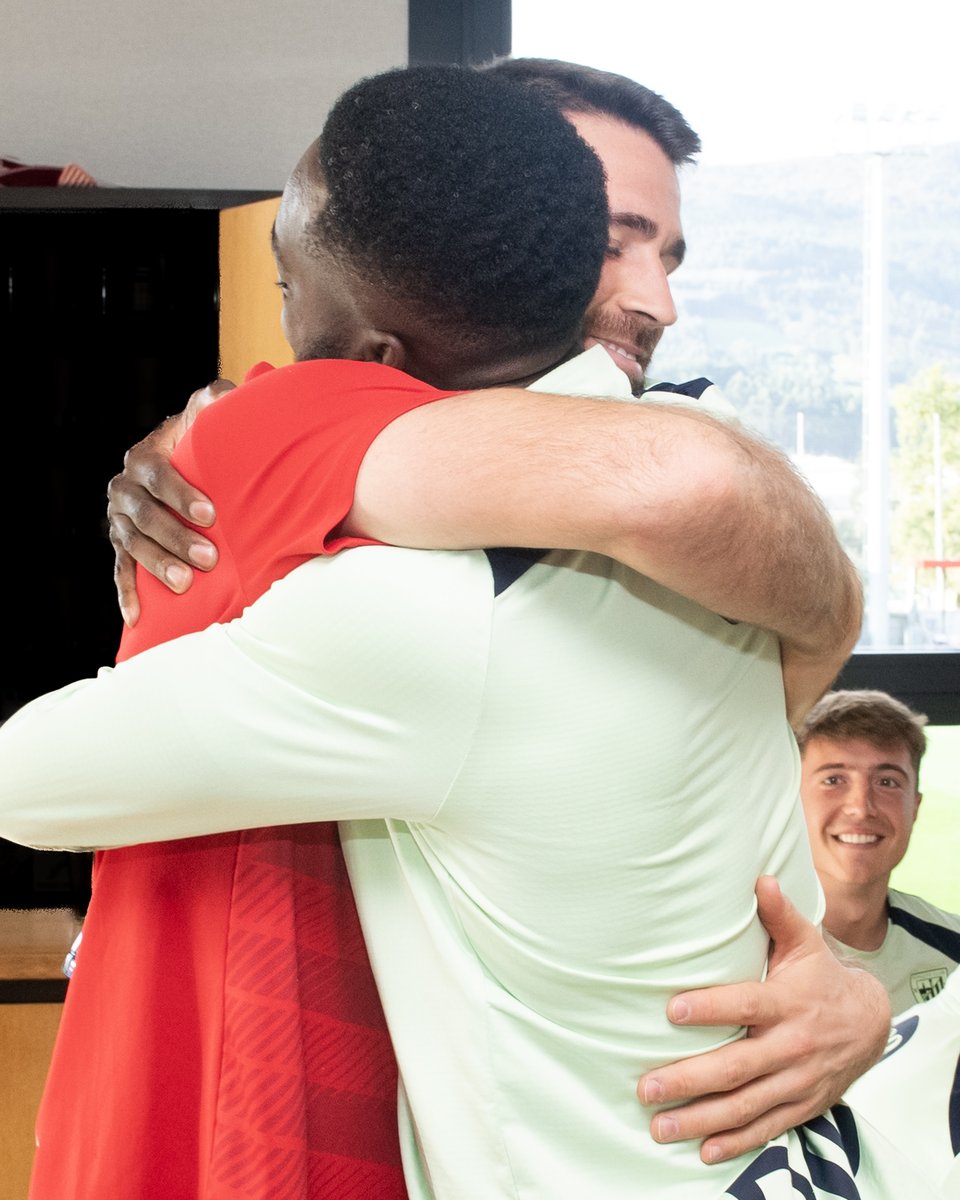 AthleticClub's tweet photo. ❤️ Tus raíces. Tu hogar. Tu familia, Unai. 

Maite zaitugu.

#UniqueInTheTeam #UniqueInTheWorld 🦁 https://t.co/97C3bJ2brO