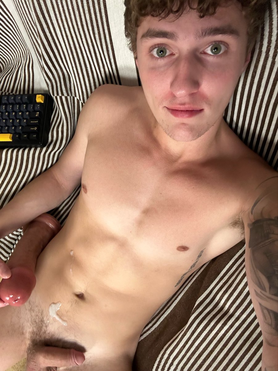 crazybottom99's tweet photo. cumming and I’m waiting for someone to wash me https://t.co/dEUaqrtrCN