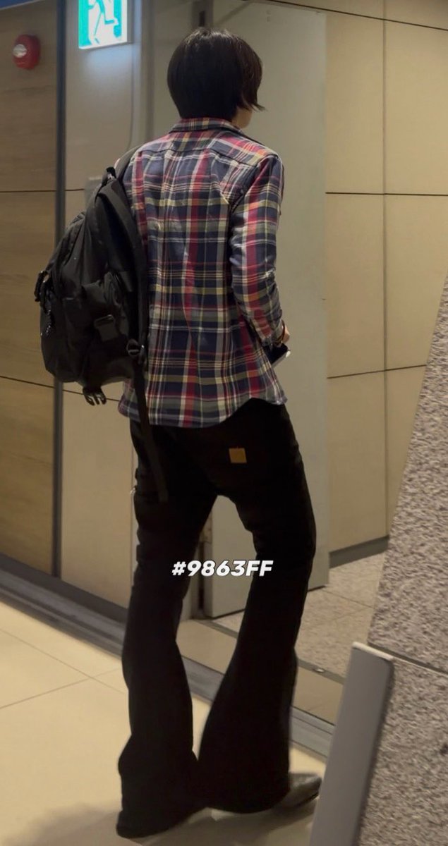 9863FF's tweet photo. 부츠컷이라는거 참 좋은 것 같다 https://t.co/ACwIOkwy32