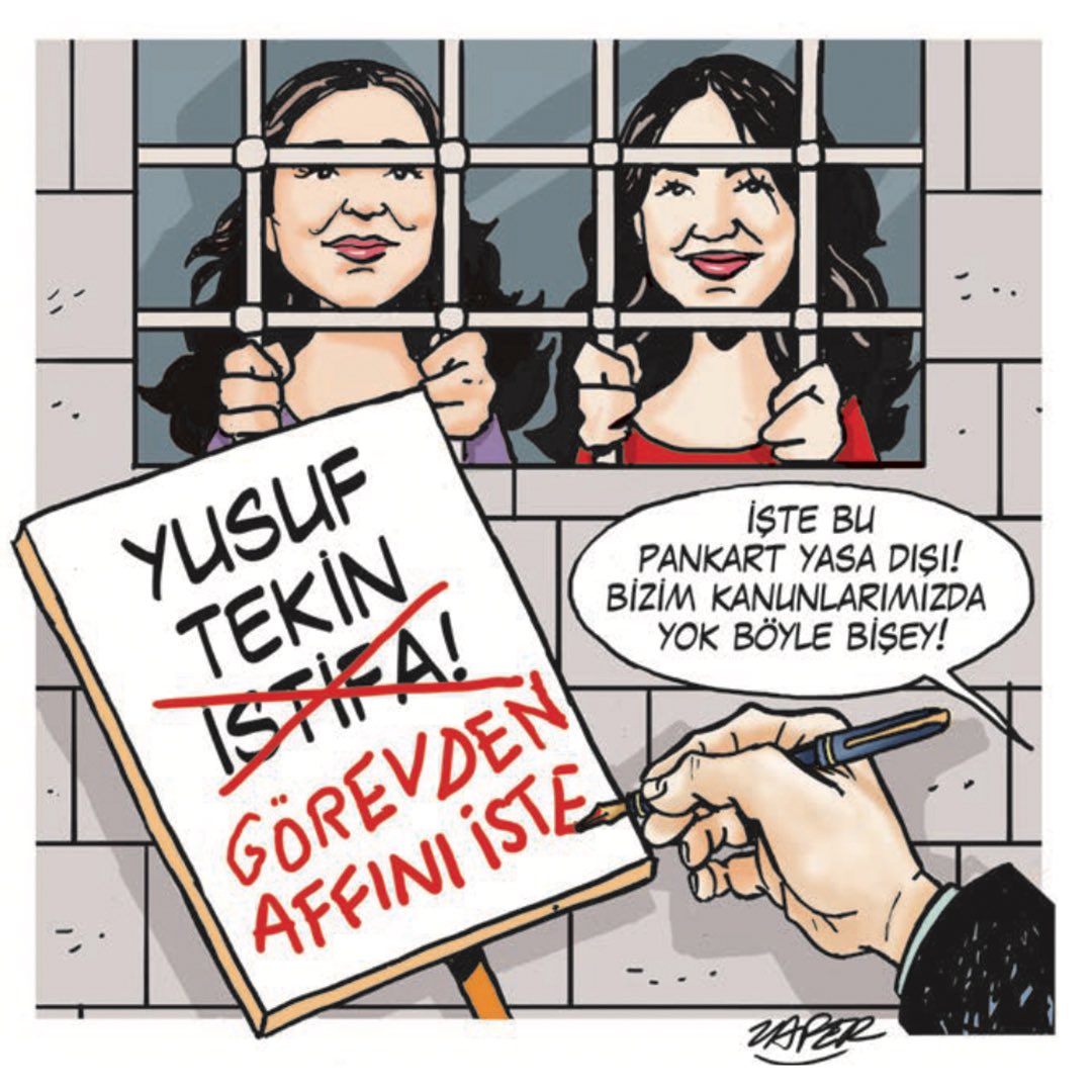ulasskarasu's tweet photo. AKP İKTİDARI, ARTIK KİMDEN KORKMUYOR?

Kadıköy’de “Bize gelecek yoksa sana huzur yok, Yusuf Tekin istifa!” pankartı açan iki üniversite öğrencisi tutuklandı!

25 yılın sonunda geldiğiniz yer burası! Gençlerin geleceğini kararttınız, eğitim sistemini çıkmaza sürüklediniz; şimdi de bu ülkenin evlatlarının haklı öfkesinden korkuyorsunuz!

Öyle bir siyasal paranoyaya teslim oldunuz ki bir pankarttan tehdit, bir itirazdan suç, her eleştiriden düşman üretiyorsunuz. İktidarınızın korkusu, artık sağduyunuzu da hukuka ve bu topluma saygınızı da esir almış durumda.

Gençler nitelikli eğitim, güvenli okullar ve insanca bir gelecek istiyor. Siz ise bu taleplere kelepçeyle, tutuklamayla, yargı baskısıyla karşılık veriyorsunuz!

Bu ülkenin gençleri geleceklerini savunmaktan vazgeçmeyecek. Toplumu korkuyla yönetme devrinizin sonuna geldiniz!

Tutuklanan genç evlatlarımıza geçmiş olsun dileklerimi iletiyoruz ve derhal serbest bırakılmalılar! Yargı mensupları, AKP iktidarının siyasi korkularına bu kadar teslim olmayın!

Hukuka, vicdanınıza ve ettiğiniz yemine sahip çıkın. Bu ülkenin evlatlarının geleceğini karartan kararların sorumluluğunu almayın!