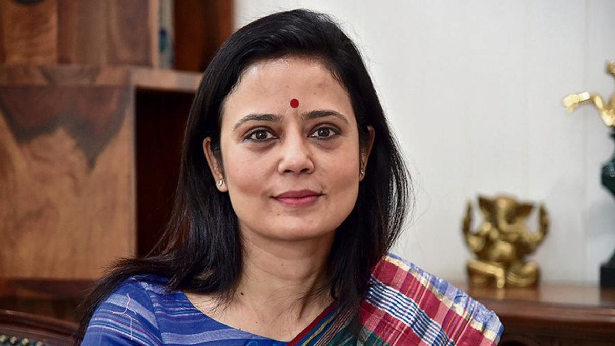 NewsAlgebraIND's tweet photo. 🚨 HUGE SETBACK FOR MAHUA MOITRA 

She tells Delhi High Court that she will delete her post describing BJP MP Nishikant Dubey as a “fake degree kism ke aadmi.” https://t.co/fgRE2RL7Gq