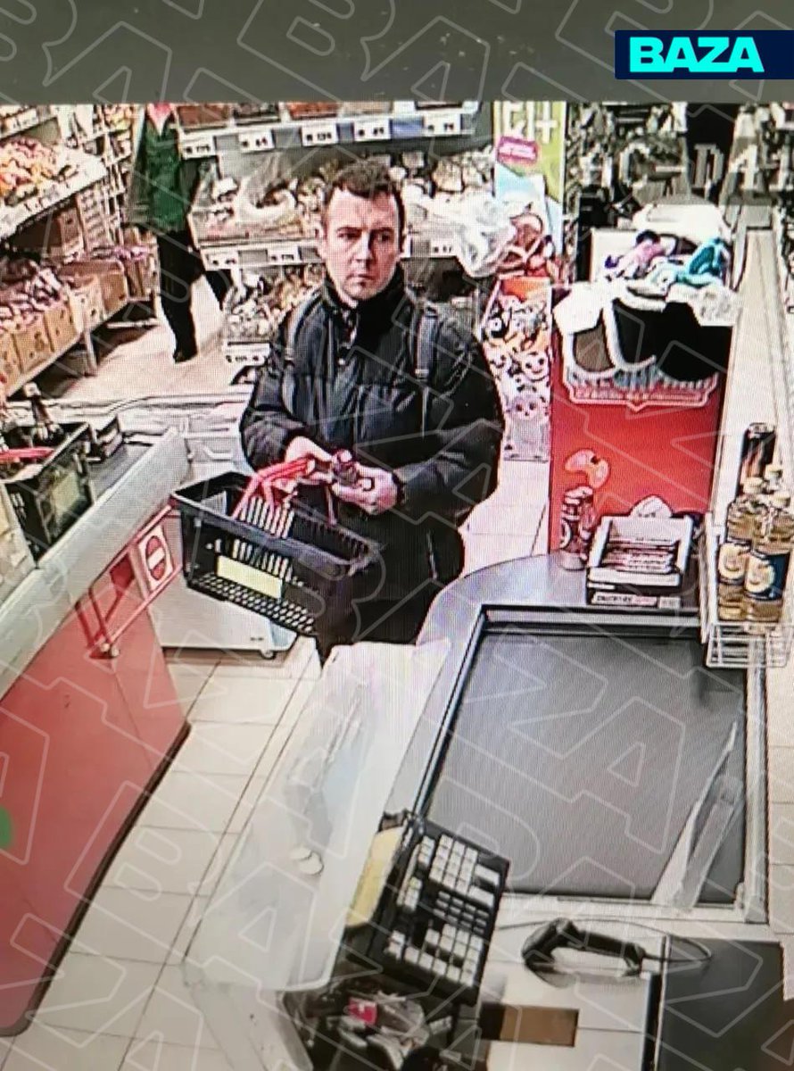 silupescu's tweet photo. Ex insegnante di matematica ritorna dalla guerra, uccide la suocera e il figlio di 2 anni, poi tenta di ammazzare la moglie che si salva solo buttandosi seminuda dalla finestra.
Il figlio è stato ritrovato fatto a pezzi in frigorifero.
Pensate quando torneranno tutti. https://t.co/4XHZDSH1Q9
