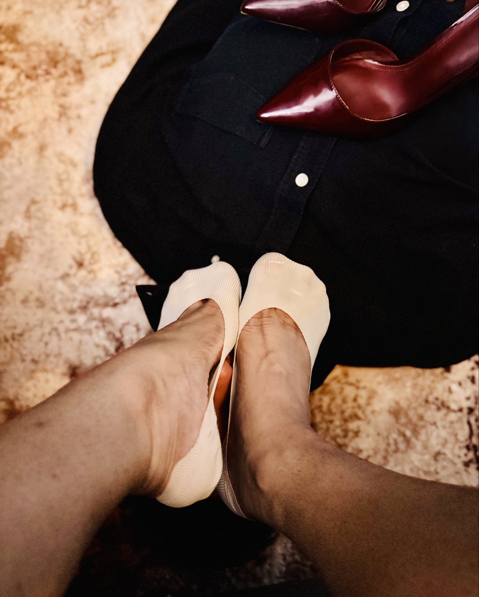 Kissmytoes15's tweet photo. Not only does it not give off a pungent smell, but for him, it's as enjoyable as the scent of paradise. https://t.co/h5RPqiRus1