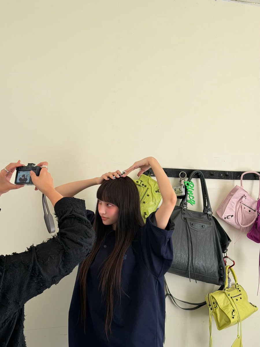ILLIT_twt's tweet photo. DAZED X BALENCIAGA💗

#YUNAH #윤아 #ILLIT #아일릿 https://t.co/PxEWTQ31nb