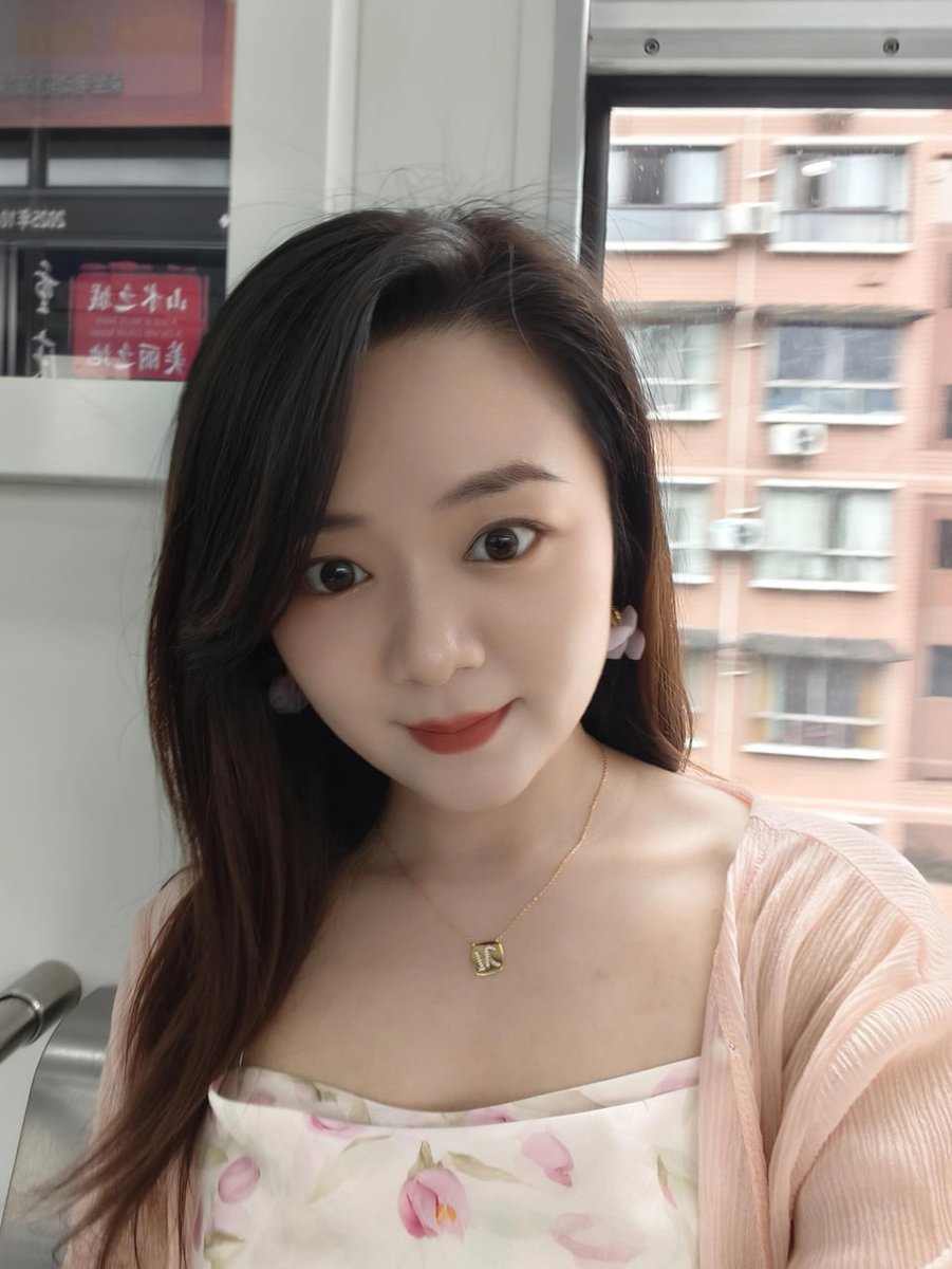 SimranBharjr9i's tweet photo. 妈的我明明需要别人的陪伴，但是我又一直一个人，接触别人就好像会过敏一样，又龟缩回自己的壳子里 https://t.co/eL6umNOnoy