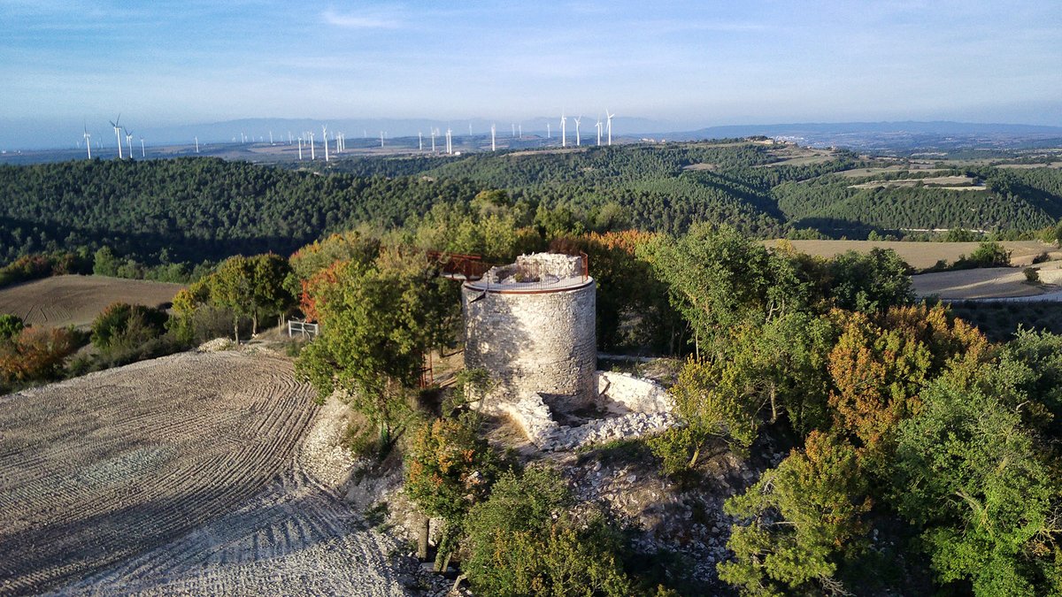 SomSegarra's tweet photo. Passejant per terra de castells, la Torre de Vilalta a La Tallada, #tardorsegarra, #bondia 
ℹ️ https://t.co/wdNYLS4os8 https://t.co/qmBHaGTEJP