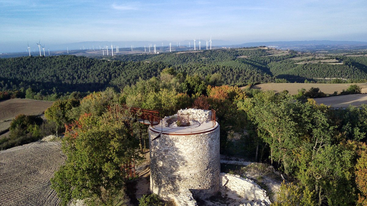 SomSegarra's tweet photo. Passejant per terra de castells, la Torre de Vilalta a La Tallada, #tardorsegarra, #bondia 
ℹ️ https://t.co/wdNYLS4os8 https://t.co/qmBHaGTEJP