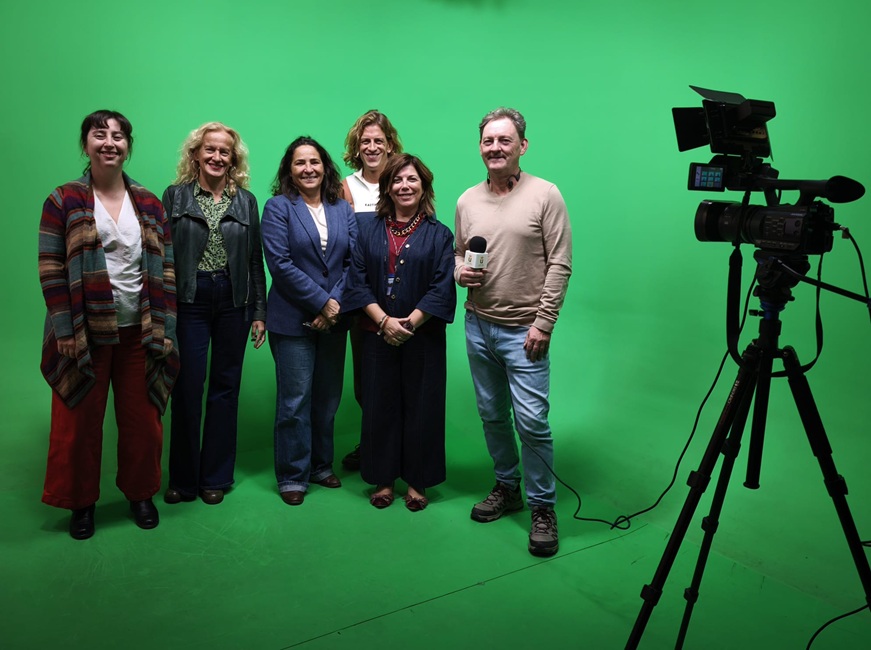 URJCcientifica's tweet photo. 📢 Vuelven los talleres "Tu ciencia me suena"

🎙️ Este curso retomamos esta formación dirigida a docentes e investigadores de la @urjc para potenciar sus habilidades de comunicación científica y acercar sus investigaciones a la sociedad. https://t.co/SZxMftfRF1