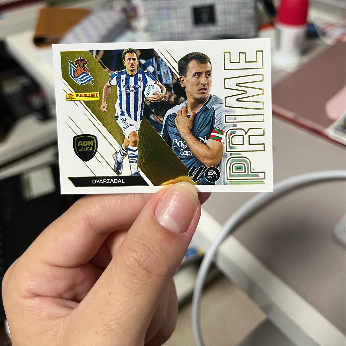 bbyromec's tweet photo. YA PUEDO DEJAR DE COMPRAR CROMOS SE ACABÓ EL ÁLBUM DE LA LIGA https://t.co/lpOxLL0AyZ