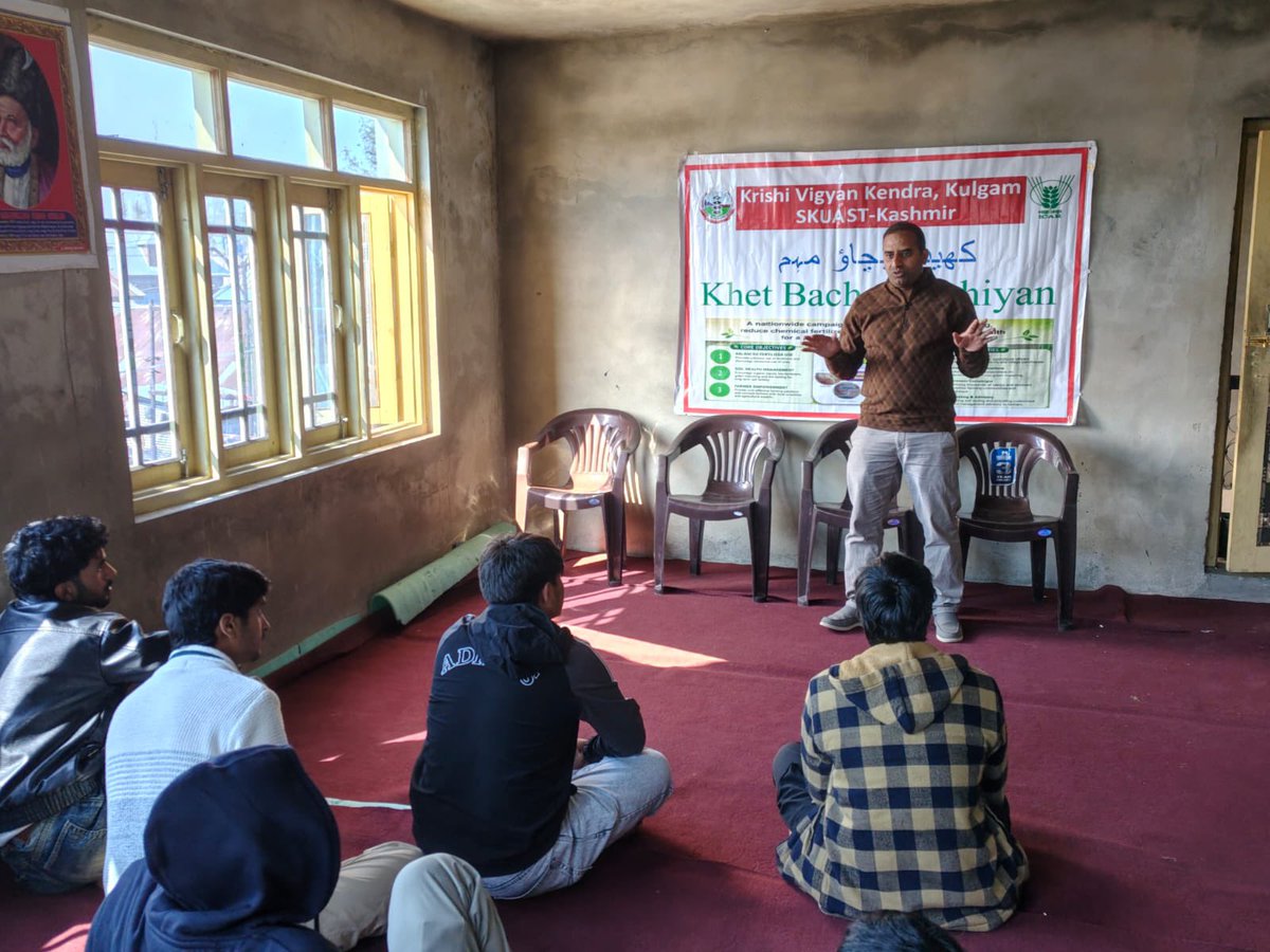 kvkkulgam's tweet photo. Krishi Vigyan Kendra (KVK)-Kulgam, SKUAST-Kashmir, in collaboration with the Department of Agriculture, Kulgam, organised awareness programmes under the nationwide Khet Bachao Abhiyan at K. B. Pora and Nihama.
#icar
#atari
#skuastkashmir
#khetbachaoabhiyan https://t.co/Rdx1oHHZlO