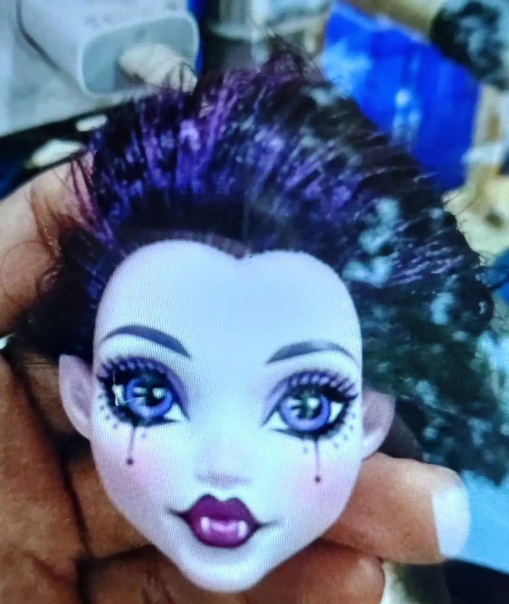 Ghostlygossipz's tweet photo. Potential carnival frights head sample leaks? 
#monsterhigh #dolltwt https://t.co/hls7Kr3XoG