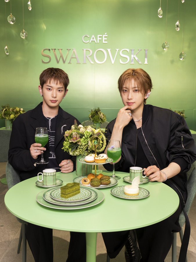 r0s_392's tweet photo. オシャレなカフェ🎶とか呑気に思って調べたら、値段バカ高くて横転🙃
まあswarovskiの時点である程度察してたけどwww https://t.co/heZSh20NKL
