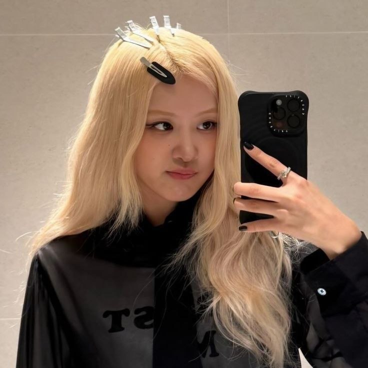 krenlouii's tweet photo. ♡ #blinktwt ⋆ #ROSÉ ♡

on the ground, rebooting ⋆｡°✩
looking for moots day 5 !!

  ˚ bella, she/her, 19
  ˚ blink, rosé biased forever
  ˚ need more active moots pls !!

my whole heart : park chaeyoung 🩷🖤

  ♡ / ↻ and we’re moots ⋆ #stantwt #kpoptwt https://t.co/FMZ7Op6qQ3