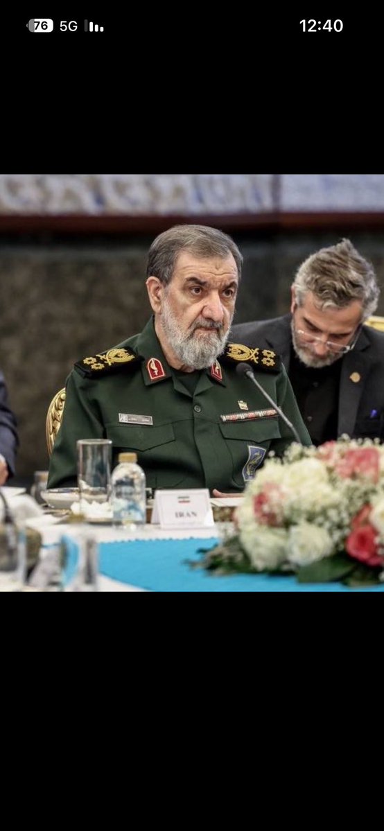 Mansouralkhald1's tweet photo. أجبن إيراني عرفه التاريخ هو هذا
أشجع أمير رفع أصبع في طهران الله يحفظه  وأعطاهم العلم الصحيح …

هاذوليك للي في الخليج مهمشين ،، والمصاريه 
لم يحسب حسابهم في شي .. سوى يملكون السعار الأعلامي ،، والحوثي ألعن والد والديه https://t.co/WT2Zbigvxm