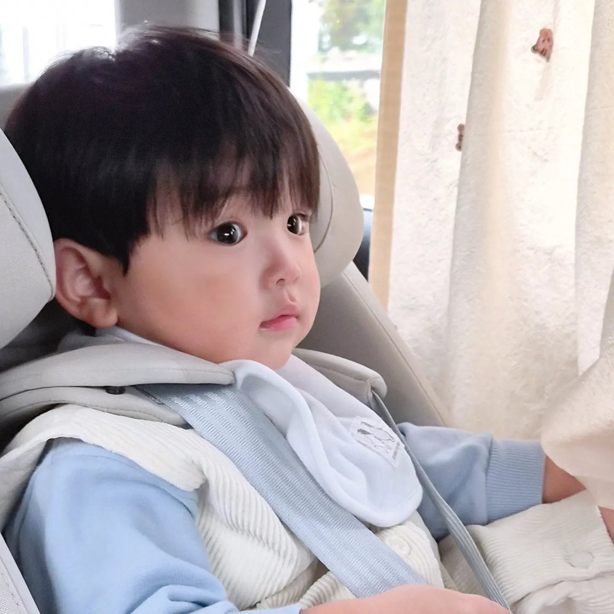 choiiyoojun's tweet photo. so adorable 🤏🏻🤏🏻

#yoojun https://t.co/n9K8OZJBLX
