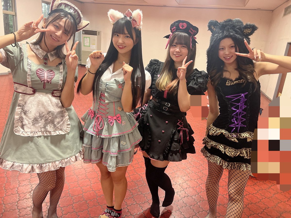 Nene1206_Love's tweet photo. １０／２５（日）

動物園ライブハロウィンスペシャル
にてお写真撮って頂きました📸

🌼YJC お姉さん組
初めてChahkoさんとお話できました🙈🙈
主催イベントお呼び頂きありがとうございました💌

🌼神楽桜花ちゃん
楽屋でたくさんお話しできた😍😍

ありがとうございました！！ https://t.co/EF6ryA0mep