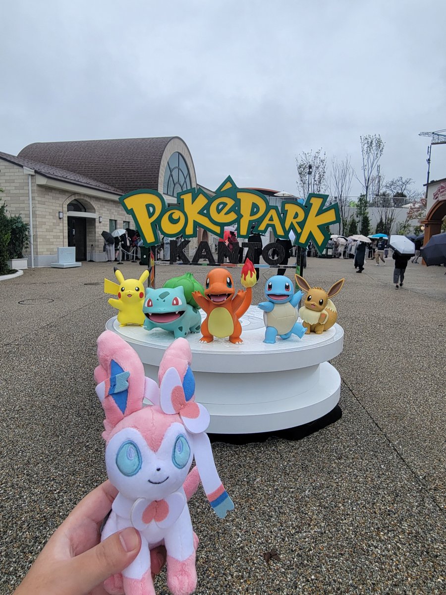 achan_poke_'s tweet photo. この度10年ぶりにポケモンにハマり、ポケモン垢作りました！
きっかけは先週福井に旅行に行った際、当時の手持ちポケモンであったカイリューに再び巡り会えたことです！
再度ポケモン魂に火がつき、この1週間でポケセン、ポケパークにも行きました！
ぜひ仲良くしていただけたら嬉しいです！
#ポケモン https://t.co/LKAzDrVBYr