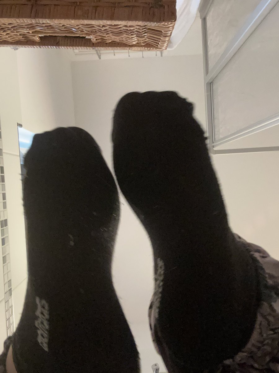 Alisacoco02's tweet photo. Meine Solen könnt ihr euch in Socken ansehen aber ohne Socken könnt ihr euch sie auf Telegramm anschauen 👣
https://t.co/EcVtoNAqmM
#findom #paypig #sklave #fussvolk https://t.co/QQG7EWXMs2