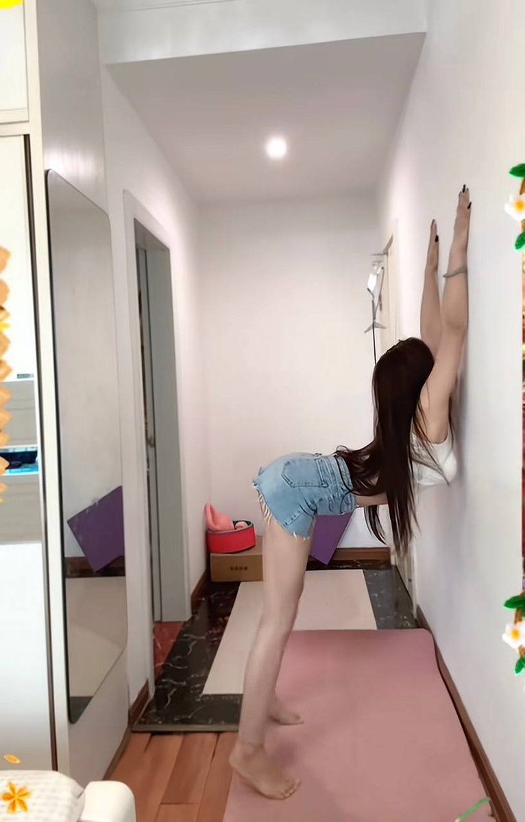 BaigArfath's tweet photo. 现在是17点53分、新拍的                          

有人想要锐评一下我23岁的福嘛😌                         

（拒绝人机）赶紧看，我要删了  真  

没有📷🚪流言11 我 真 秒发 https://t.co/gh0oR6XypA