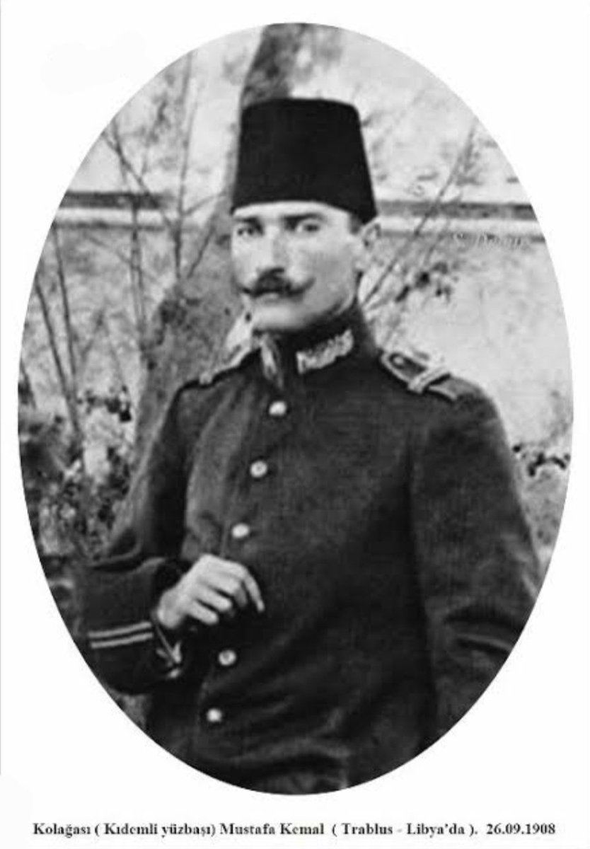 didemyvzylmz's tweet photo. 1️⃣ Mustafa Kemal, sık sık oyun haline getirdiği Cumhuriyetçiliği oynuyor gibiydi. Kendi kafasında değerlendirdiği arkadaşlarına görevler verip bakanlıklara tayin ediyordu. Bu oyunlarda bir arkadaşını Maliye Bakanı yaparken, diğerine Dış İşleri görevini veriyor, bir başkasını Başbakan yapıyordu. Bunu açık açık arkadaşlarına da söylemekten çekinmiyordu. Bu davranışlarını şaşkınlıkla izleyen arkadaşları ise; 

– "Hadi bizler bakan olduk, peki sen ne olacaksın?" diye soruyorlardı. 

Mustafa Kemal; 

– "Sizleri o görevlere getiren kişi olacağım, yani Cumhurbaşkanı..."

diye cevapladığında sene 1908'di.