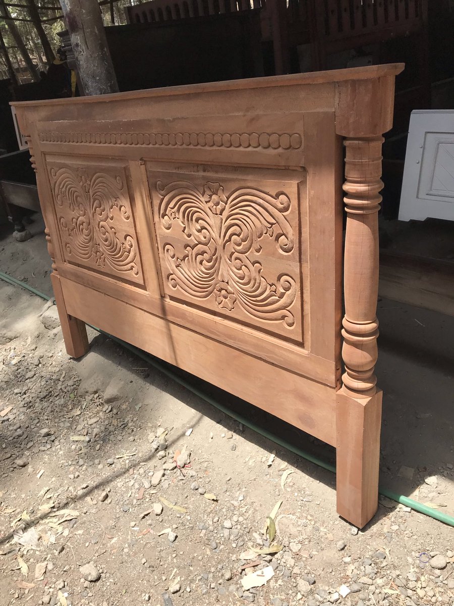 LayedInteriors's tweet photo. As usual we keep you posted on best woodwork pieces ,

Mahogany hardwood king size coming through as prescribed by chief artisan,keep it here for the masterpiece https://t.co/lpKCoutXIk
