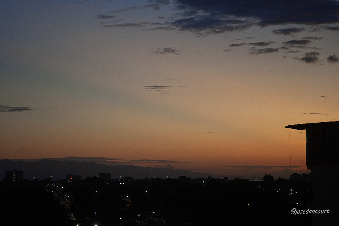 josedancourt's tweet photo. Al amanecer la luz de "José Gregorio Hernández" se extiende por el horizonte de este martes.
#Sunrise #Sun #Color #Cumana #relax
#CursoFotografiaTwitter
Gratuito
Autoestudio
Acceso en post fijado en mi perfil X https://t.co/6SQa6wx99C