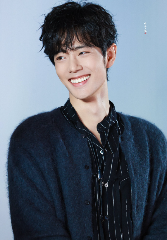 chameleonwrites's tweet photo. WHY IS HE GLOWING WITH THE POWER OF 1000 SUNS AHH https://t.co/JGNfK09wh0