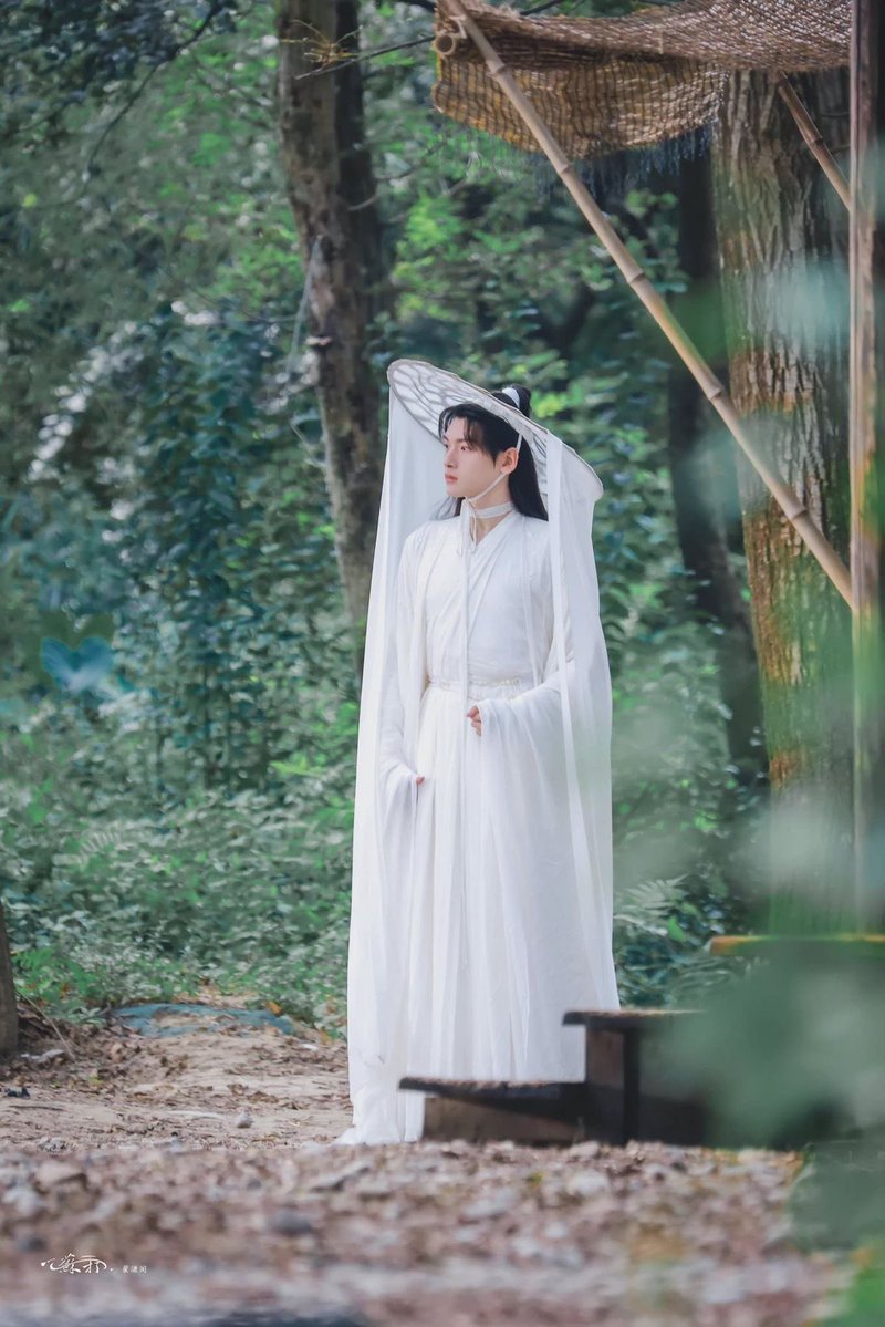 huachengsasa's tweet photo. The crown prince of XianLe, Xie Lian. ⭐️🤍  LIVE ACTION! https://t.co/1DW3l0cXLw