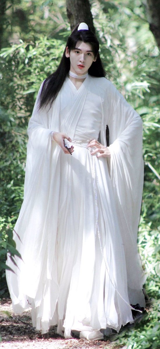 huachengsasa's tweet photo. The crown prince of XianLe, Xie Lian. ⭐️🤍  LIVE ACTION! https://t.co/1DW3l0cXLw
