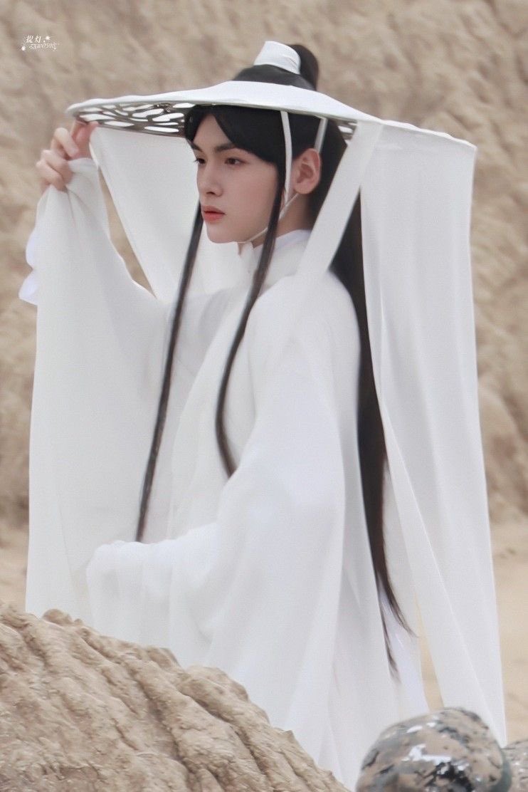 huachengsasa's tweet photo. The crown prince of XianLe, Xie Lian. ⭐️🤍  LIVE ACTION! https://t.co/1DW3l0cXLw
