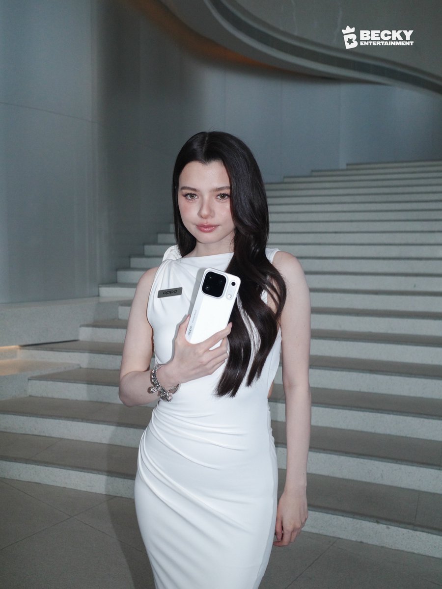 beckyentofc's tweet photo. Becky Armstrong at the OPPO Find X10 Series Launch Event 🤍✨

REBECCA OPPO FIND X10
#OPPOFindX10SeriesTHxBecky
#กล้องHasselbladสีสันสมจริง
#กล้องHasselblad200MPชัดทุกระยะ https://t.co/g6ncJJHoeY