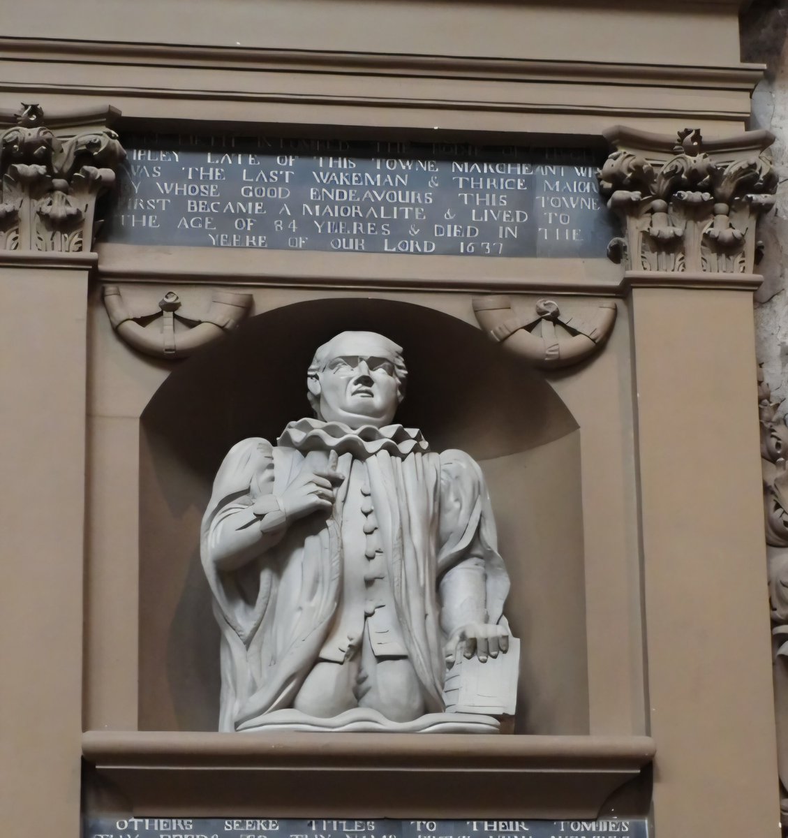 ianebbage1's tweet photo. Hugh Ripley  the last "Wakeman" and first "Mayor" of Ripon (a position he held 3 times). The position of Wakeman was replaced with that of Mayor in 1604. #31DaysofGraves Day 27 Portrait (in Ripon Cathedral) https://t.co/d8xUdNAHTA