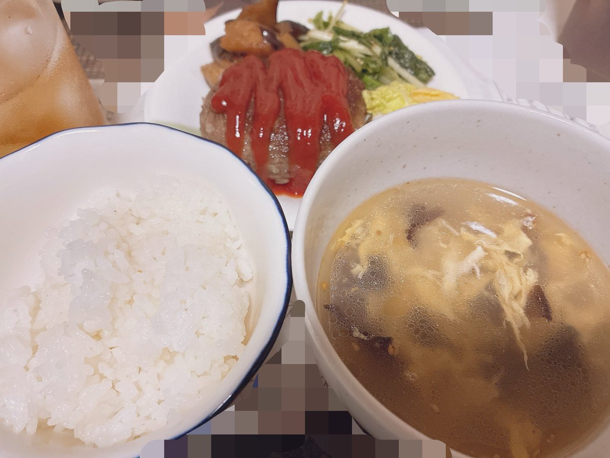 a_chan_0403's tweet photo. 今日の晩御飯🍚

🍚ごはん
🍚キクラゲと卵の中華風スープ
🍚ハンバーグ
🍚水菜のサラダ
🍚ナスのバタポン
🍚白菜の浅漬け

に、したぜっ\( 'ω')/ https://t.co/KJefw14jAh