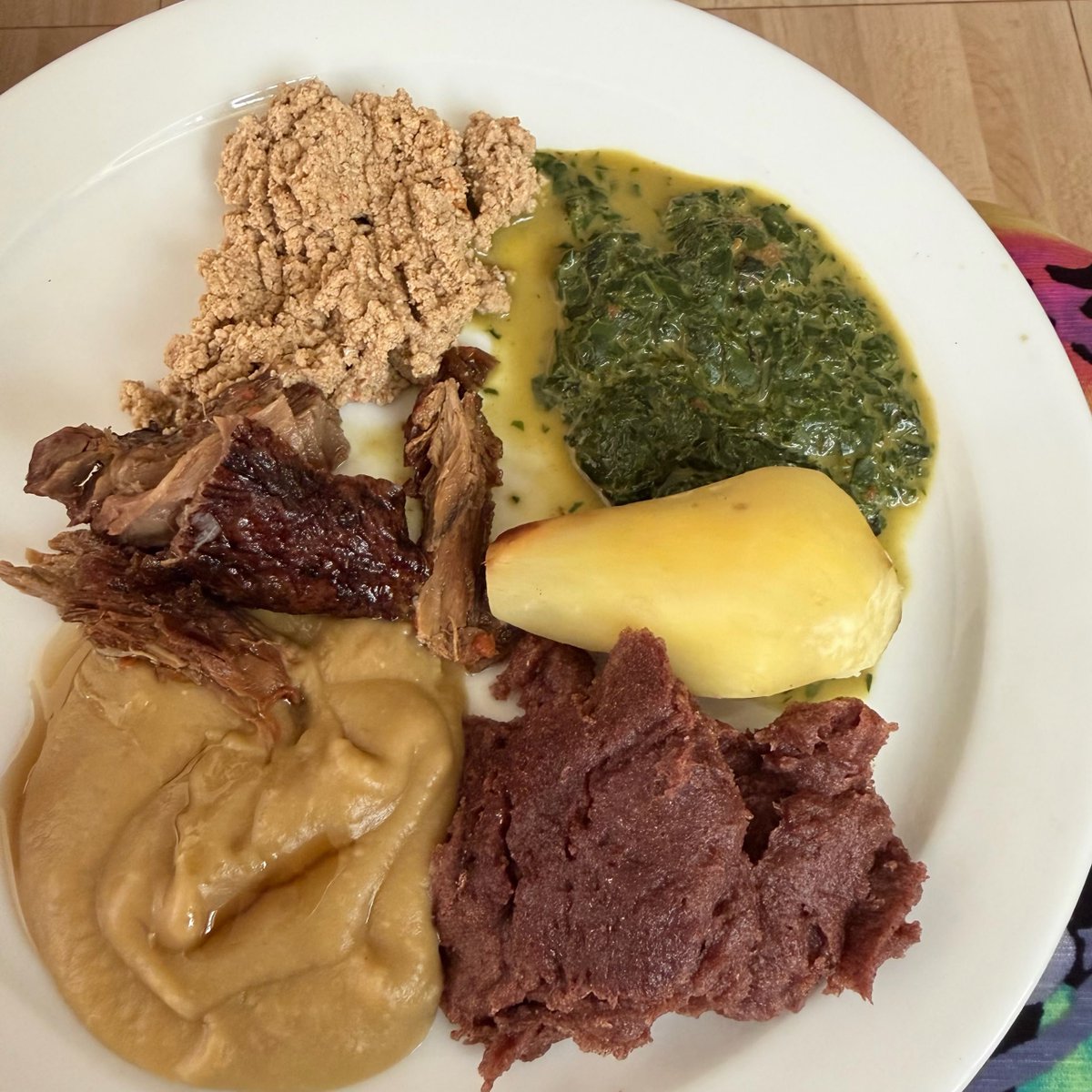 TheGuluMarathon's tweet photo. It's Lunchtime in #Gulu Already!

In Acholi land, a visitor is not welcomed with words alone, but with a meal that tells the story of our heritage!

#GuluCityMarathon26 promises more than a run as we celebrate Culture, Heritage and raise HIV/AIDS Awareness!

Now tell us, which delicacy on this plate would you taste first?

All this experience for only UGX 60K!
https://t.co/JeHcBO4gsR

#38DaysLeft