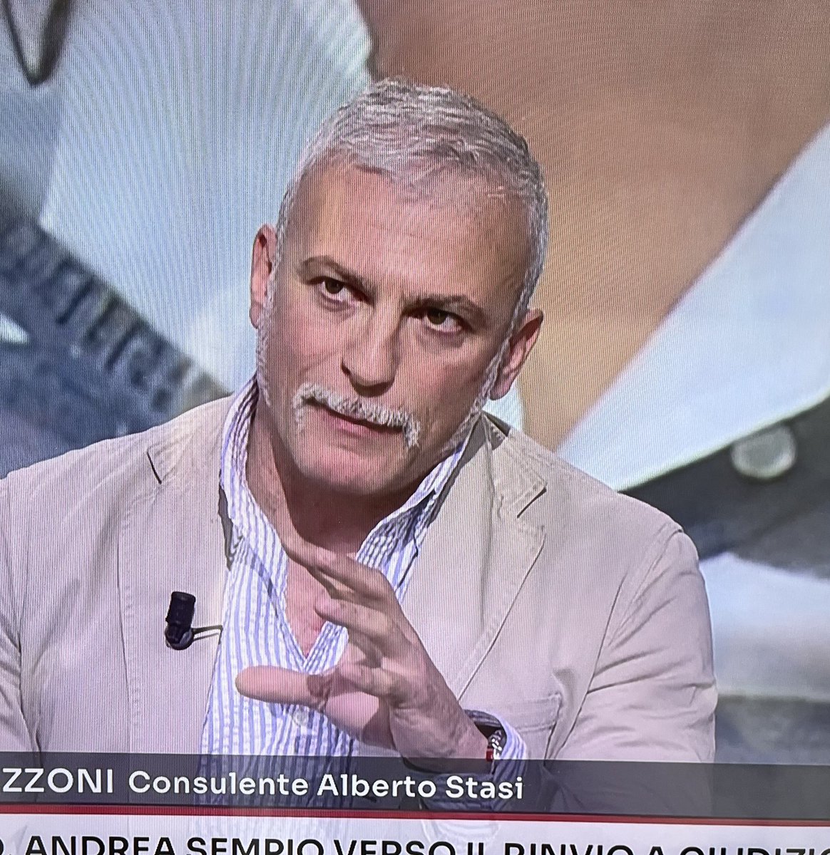 lizzybennet2025's tweet photo. Dopo i personaggi raccapriccianti di ieri, 
Ghizzoni questa mattina ce lo meritiamo 🤩

@Ore11official #ore11 #garlasco https://t.co/hNmJ8q1Ccn