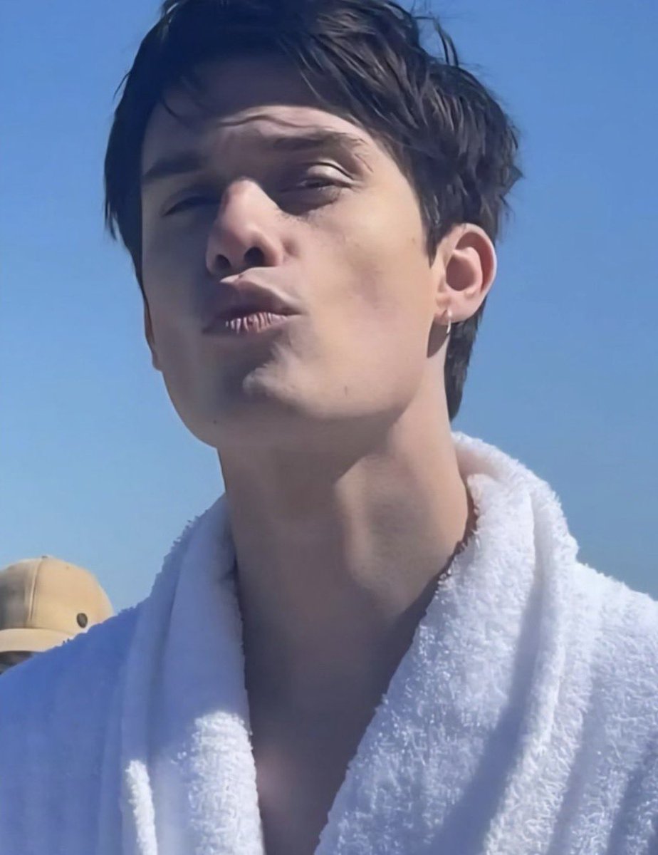 galitmagazine's tweet photo. the nicholas galitzine pout https://t.co/OjNTasJYfd