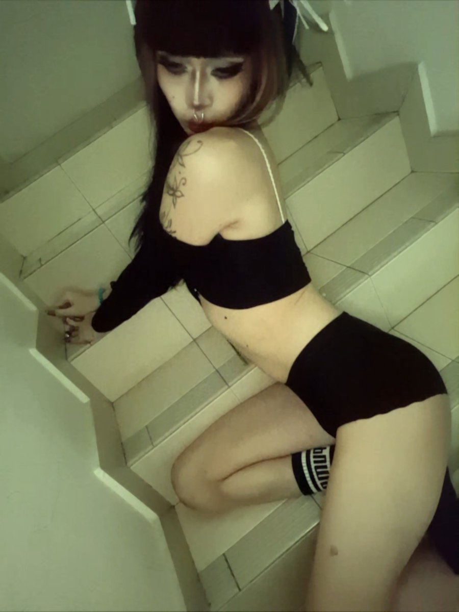Internetdummy66's tweet photo. #femboy #trans #nonbinary https://t.co/4Nz8Xt444d